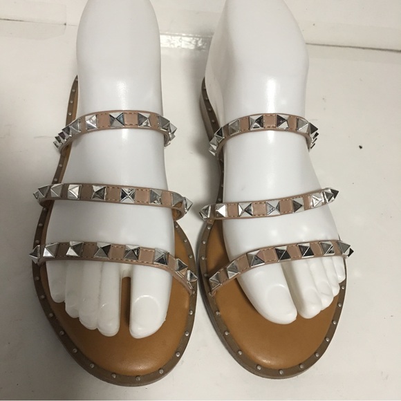 Steve Madden Sandals Flats Lodell Silver Sz 7 Spikes Like New worn once - Picture 2 of 9
